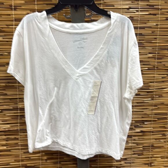 Women's Shrunken Short Sleeve V-Neck T-Shirt - Universal Thread White XL - Picture 2 of 3